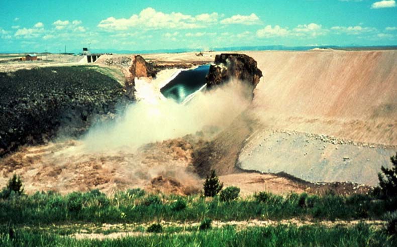 پاورپوینت پروژه مهندسی زلزله تاثیر زلزله بر سدهای خاکی